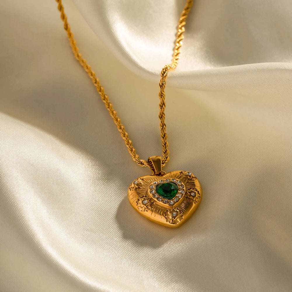 Vintage Heart Emerald Gem Gold Pendant Charm Necklace - Womens