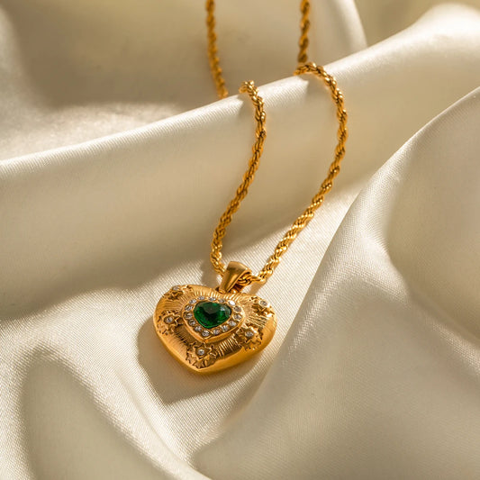 Vintage Heart Emerald Gem Gold Pendant Charm Necklace - Womens