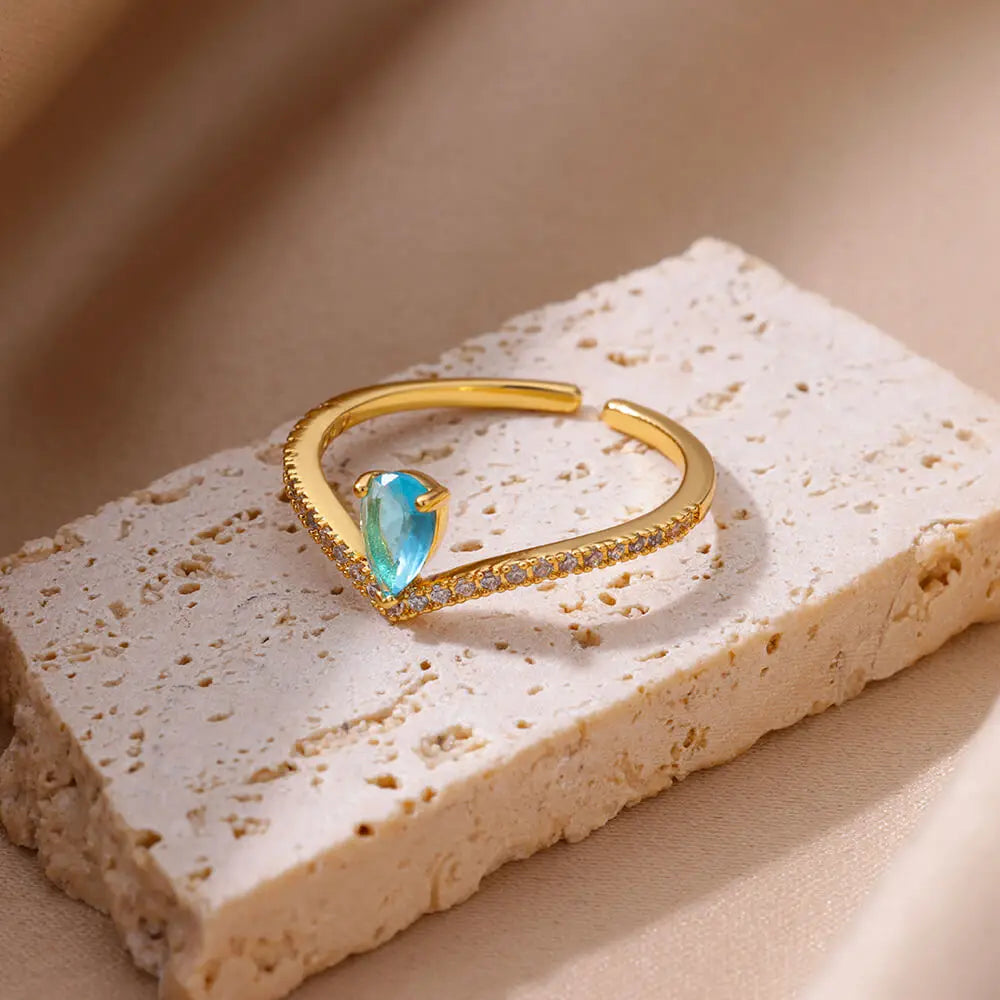 Vintage Teardrop Blue Zircon Gold Ring - Womens