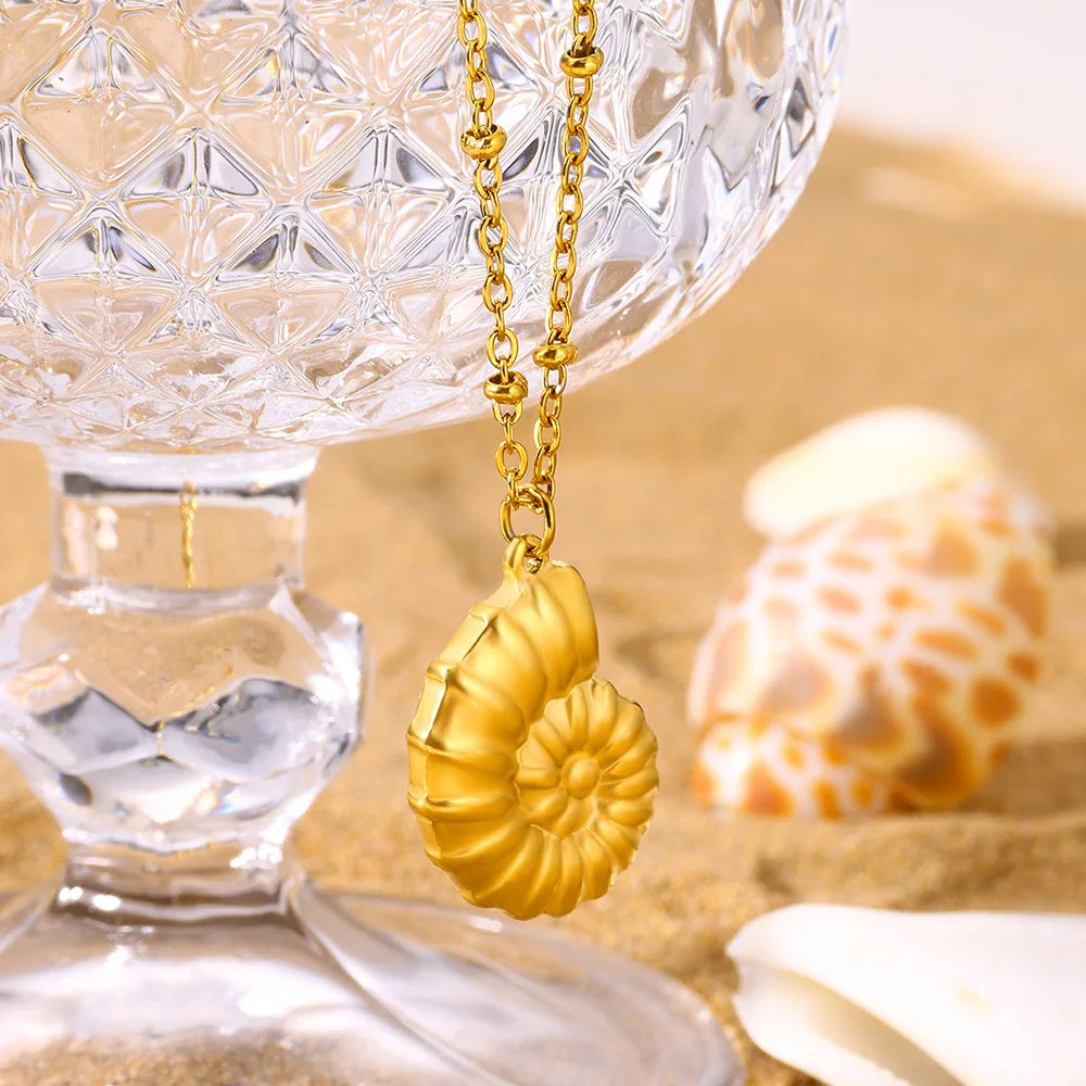 Boho Beach Conch Shell Gold Pendant Necklace - Stainless Steel - Womens