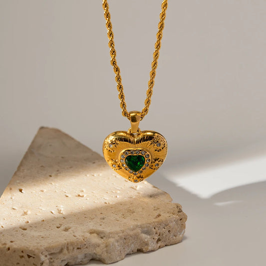 Vintage Heart Emerald Gem Gold Pendant Charm Necklace - Womens